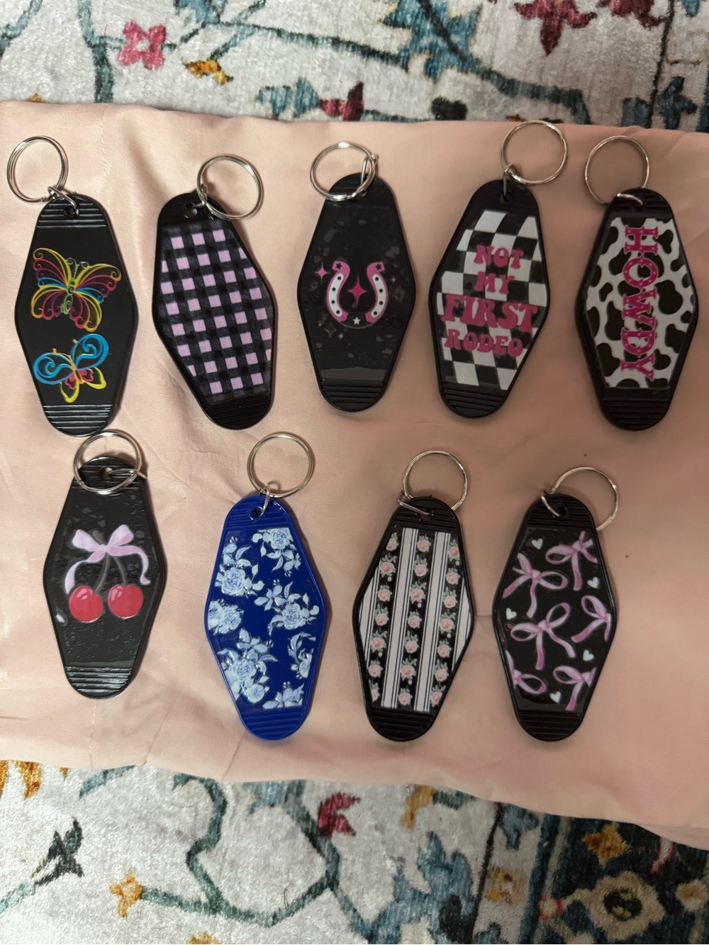 Vintage Style Black & Pink Patterned Keychain Set - Women's Accessory